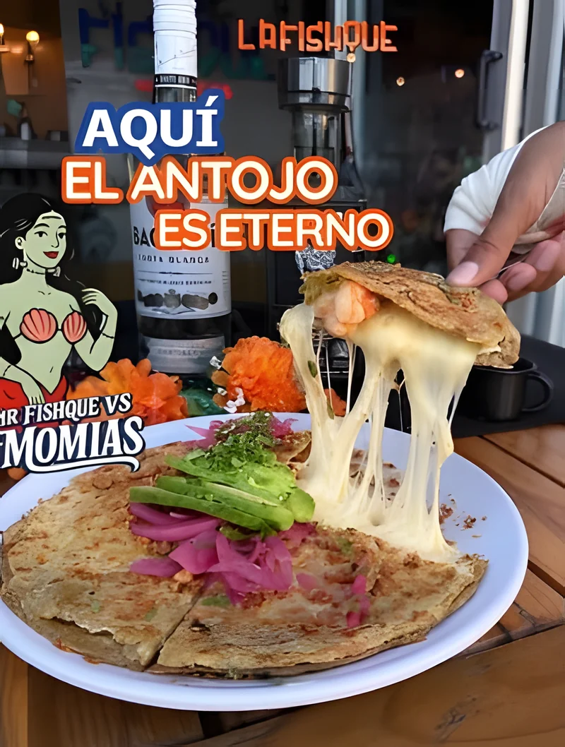 Tortilla rellena de camarón con queso derretido